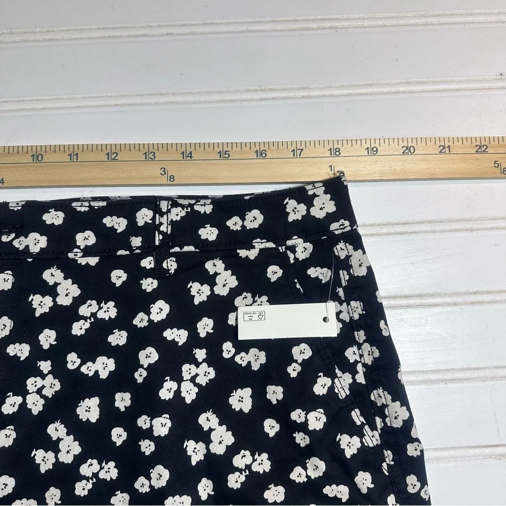 Amazon Essentials NWT black floral shorts women’s 16